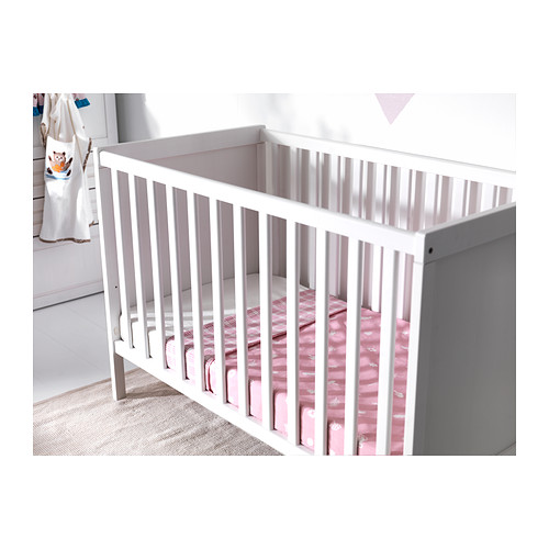 как лучше подобрать спальные места погодкам?