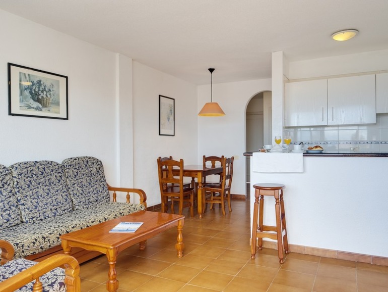 Подборка лучших туров 16 сентября. Тенерифе, Кипр, Мальдивы