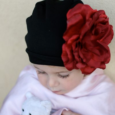 Красивые шапочки с цветами. 350 р. Большой выбор.