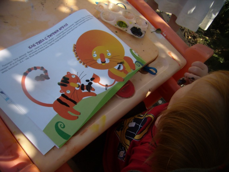 Лепим тигра, помогаем тигру, играем с тигром, кормим тигра..в общем изучаем ТИГРОВ