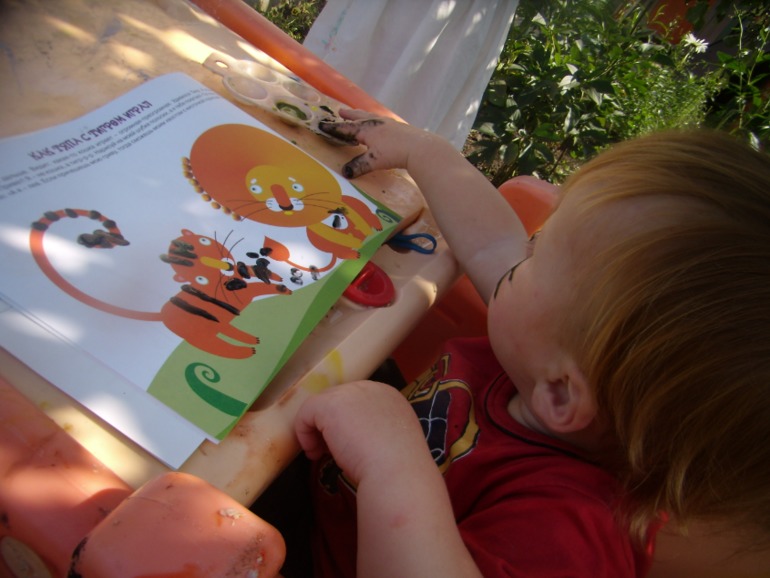 Лепим тигра, помогаем тигру, играем с тигром, кормим тигра..в общем изучаем ТИГРОВ