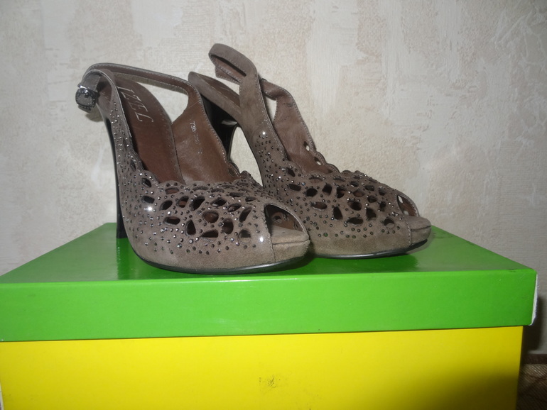 Продам туфли IZEL новые 37 р.