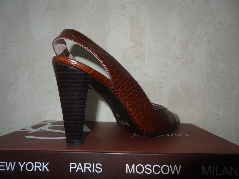 Продам туфли SVETSKI новые 37 р.