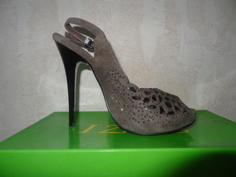 Продам туфли IZEL новые 37 р.