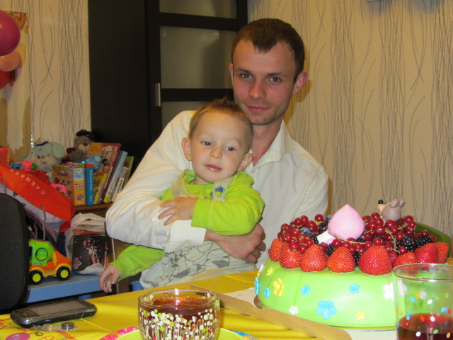жуткие фотки с 2 летия(фоткала свекровь)