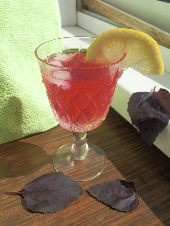 Летний освежающий напиток из базилика,мяты и имбиря!