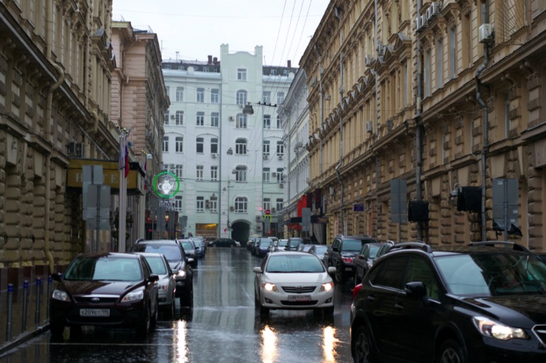 Москва из окна автомобиля.