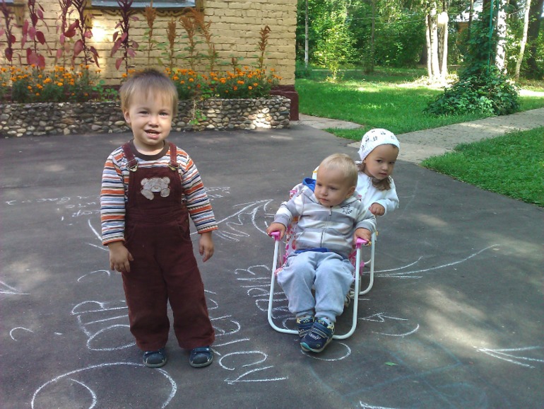 Детская любовь? Дружба? =)