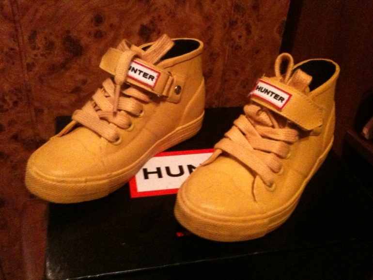 Hunter р.28. Galliano р.27. UGG р.28.