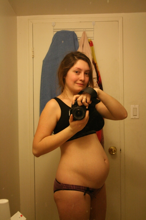 Живот на 22 неделе беременности. Животик на 22 неделе беременности. Животик у полненьких беременных. Живот беременной у полных.