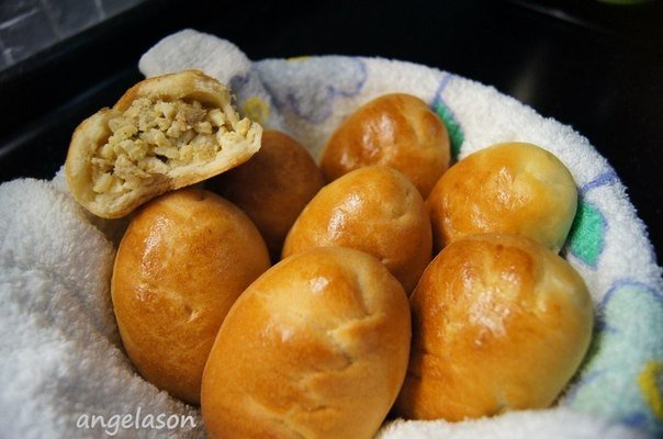 Пирожки печеные с мясом, рисом и яйцом