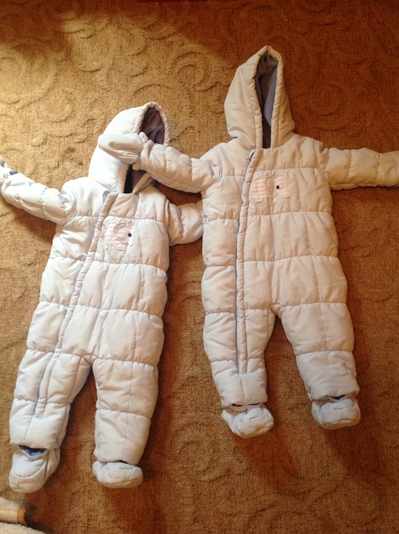 Комбезы теплые Mothercare на 6-9 месяцев. В идеале. Одевали один раз.