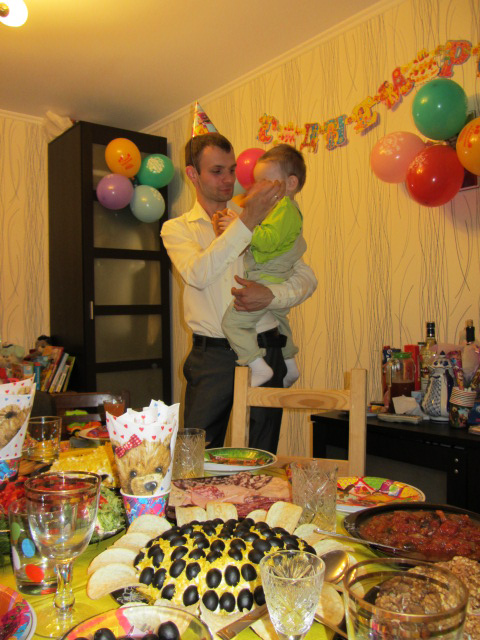 жуткие фотки с 2 летия(фоткала свекровь)