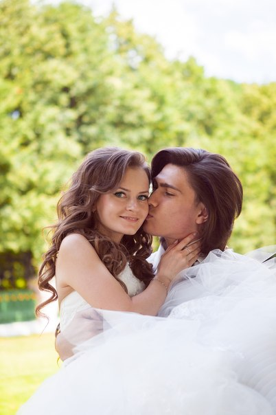 Получила еще фоточек со свадьбы, спустя больше 2-х мес мне их потихонечку отдают!