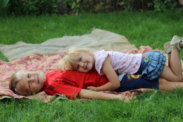 Фоточки моих пупсов с дачи.