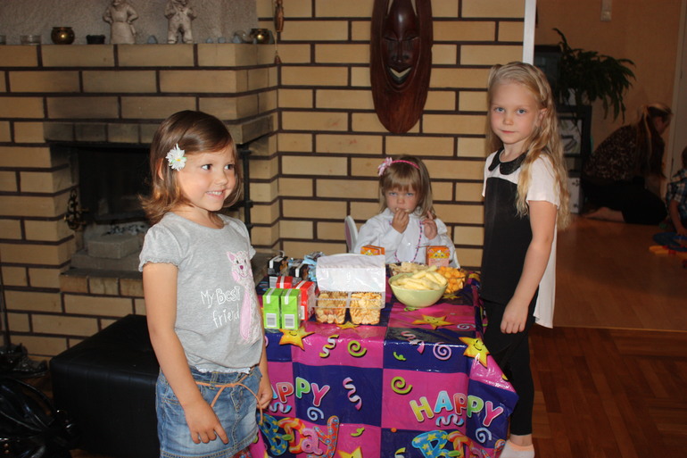 Лизуньке 5 лет;)