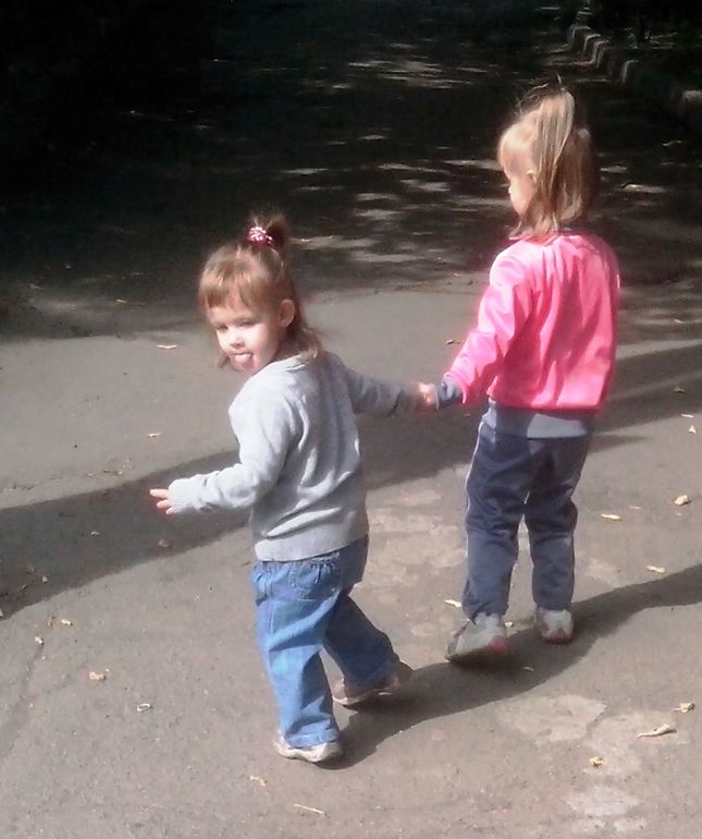 немного нас и опросик)