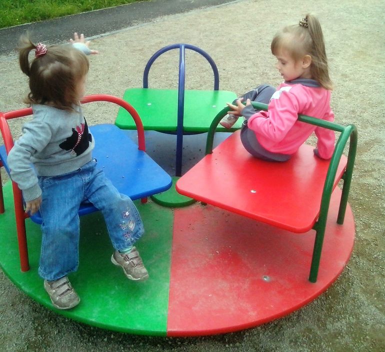 немного нас и опросик)