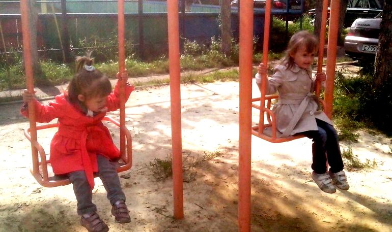 немного нас и опросик)