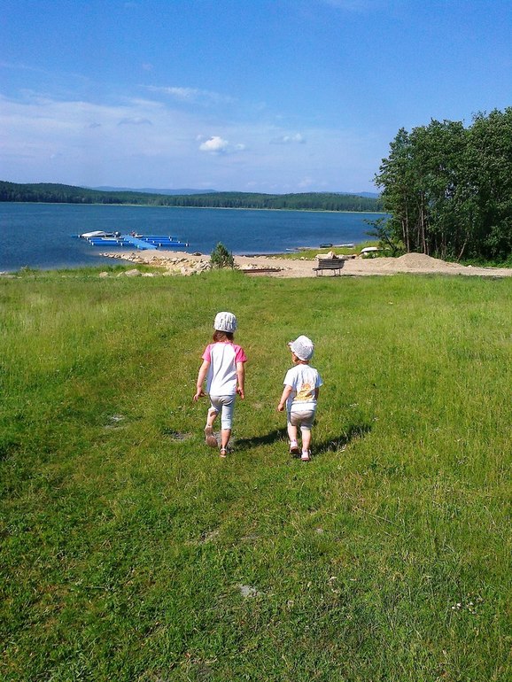 ОТДОХНУЛИ НА ДАЧЕ)))