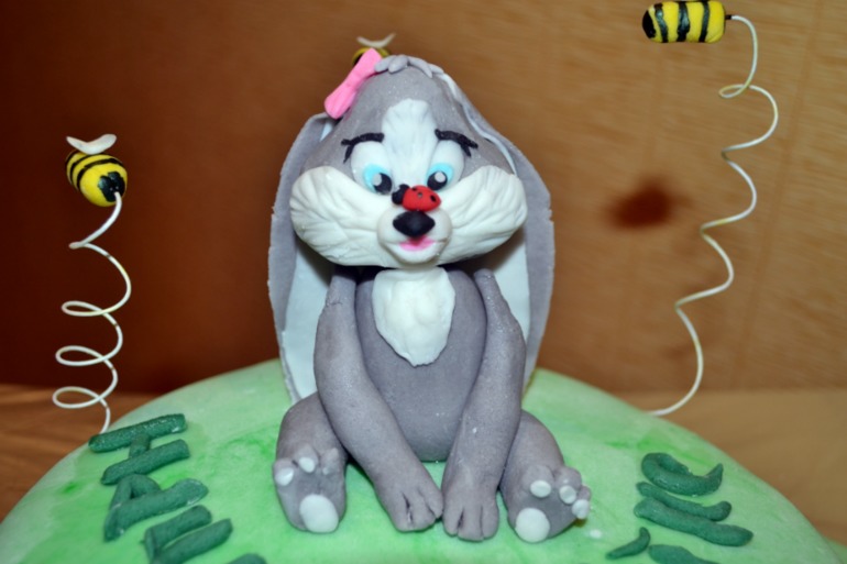 Тортик с зайкой.