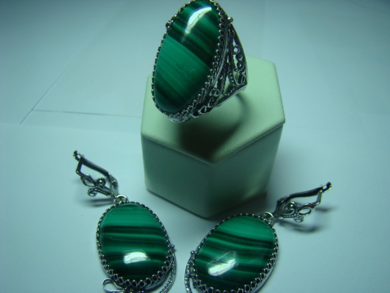 Малахитовая шкатулка