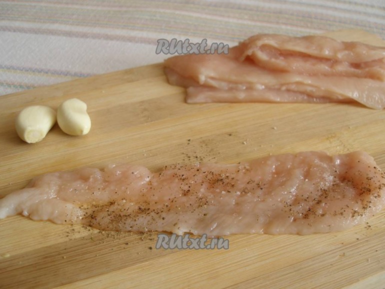 Рулетики из кабачков с куриной начинкой