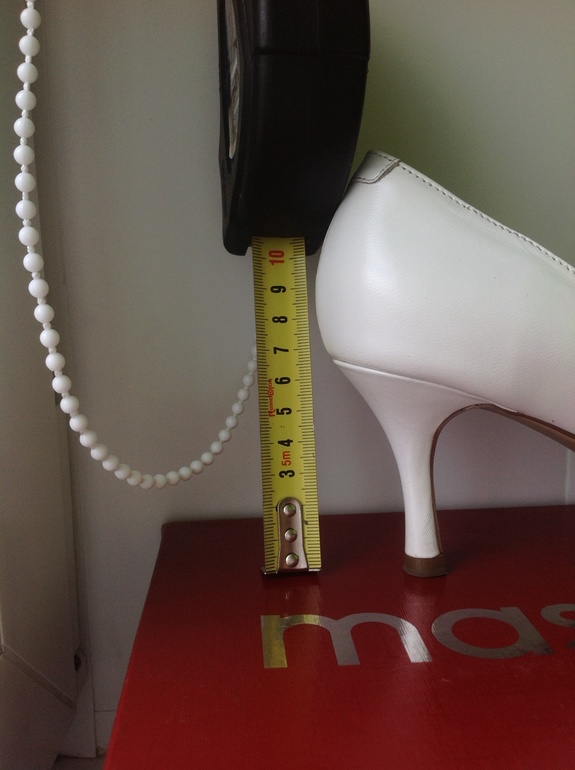 Продам белые туфли классика 36 размер, 500 руб