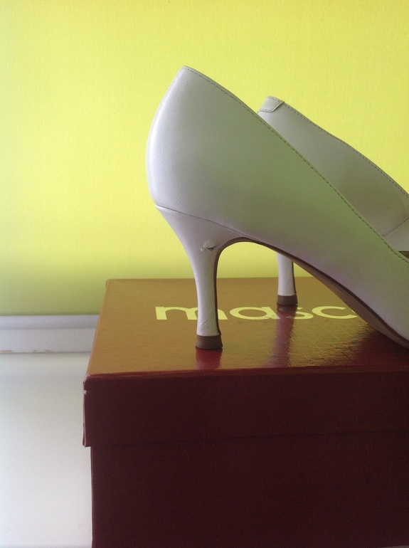 Продам белые туфли классика 36 размер, 500 руб