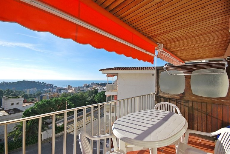 Красивые апартаменты в Коста Брава с коммунальным бассейном и прекрасным видом на море, в пешей доступности от пляжа.