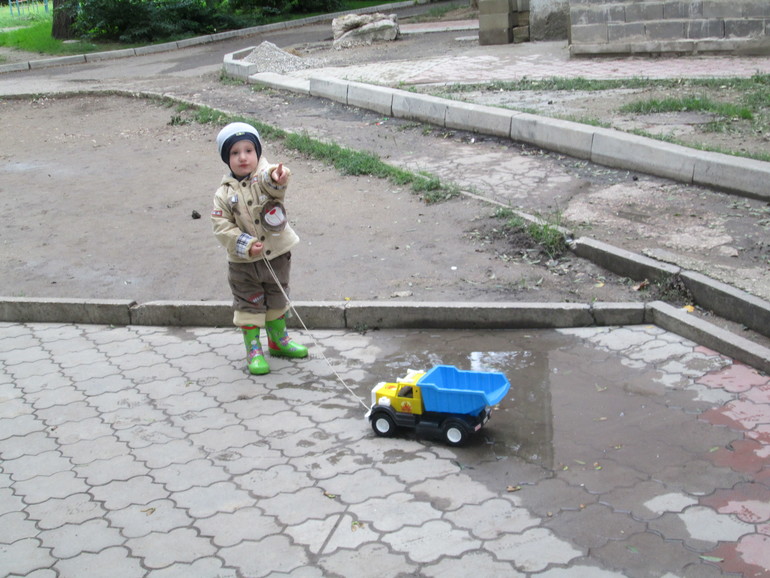 Прогулка в новых сапожках)