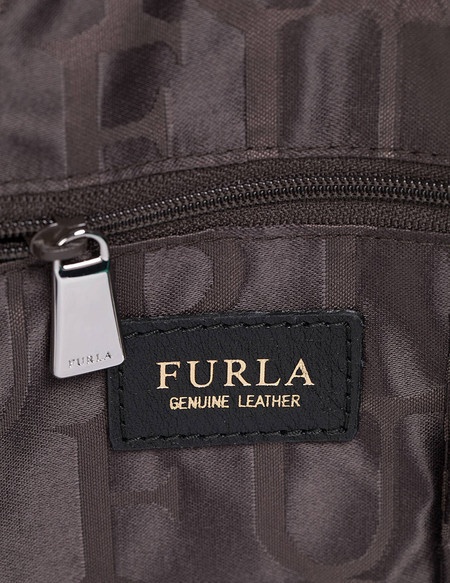 Как отличить оригинал фурла. Furla Genuine Leather сумка. Сумка Furla Genuine Leather 26735. Стокманн сумка Furla Genuine Leather. Серийный номер сумки Furla.
