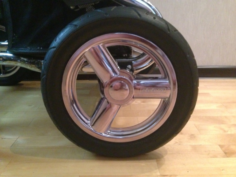 Продаю отличную коляску для зимы Bebecar