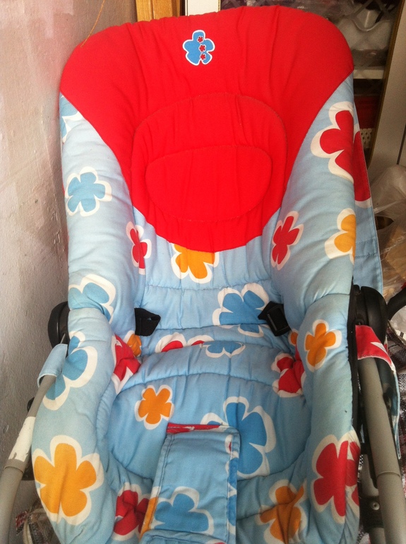 Продам кресло-качалку (шезлонг) Chicco Relax and Play HAWAII