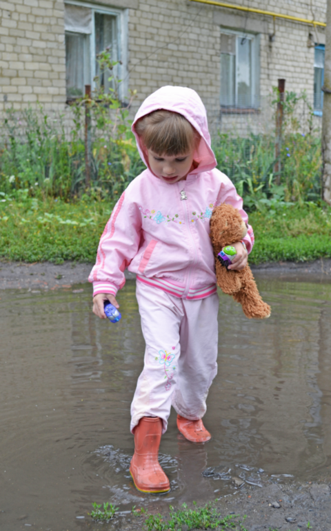 У моего ребенка тяжелое деревенское детство-2)))
