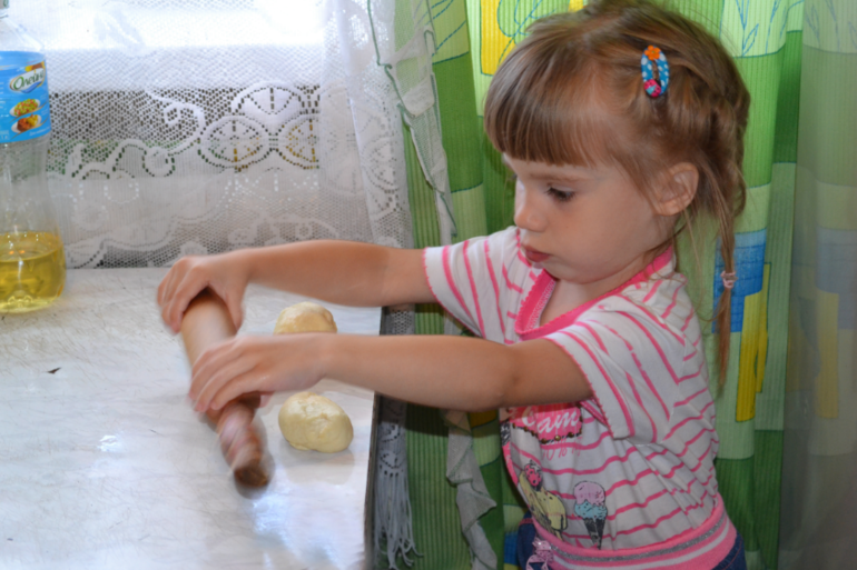 У моего ребенка тяжелое деревенское детство-2)))