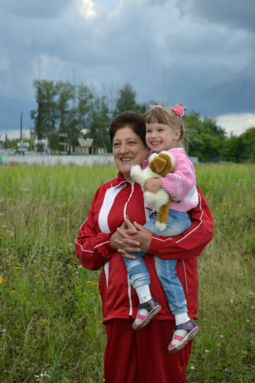 У моего ребенка тяжелое деревенское детство-2)))