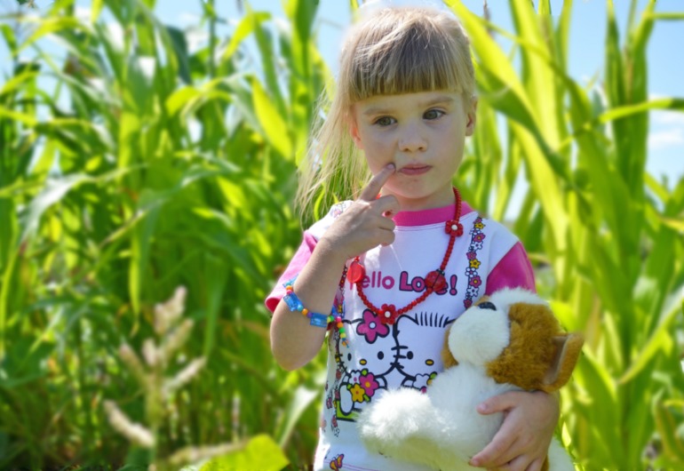 У моего ребенка тяжелое деревенское детство-2)))