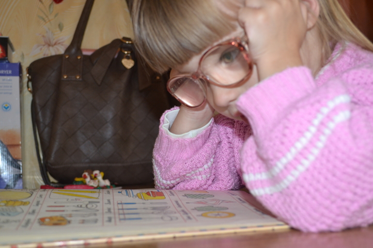 У моего ребенка тяжелое деревенское детство-2)))