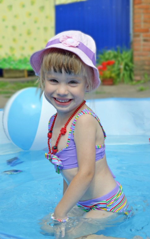 У моего ребенка тяжелое деревенское детство-2)))