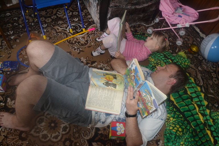 У моего ребенка тяжелое деревенское детство-2)))