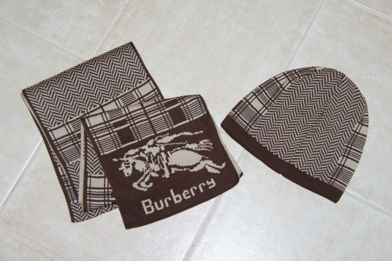Комплекты Burberry - шапочки и шарф