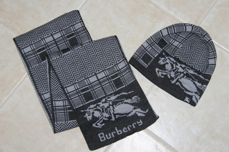 Комплекты Burberry - шапочки и шарф