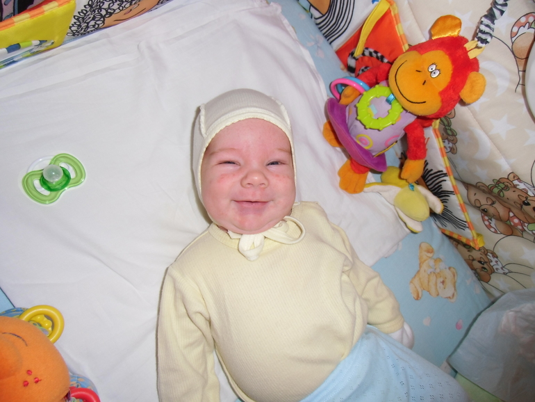 Санюшке месяц! :)