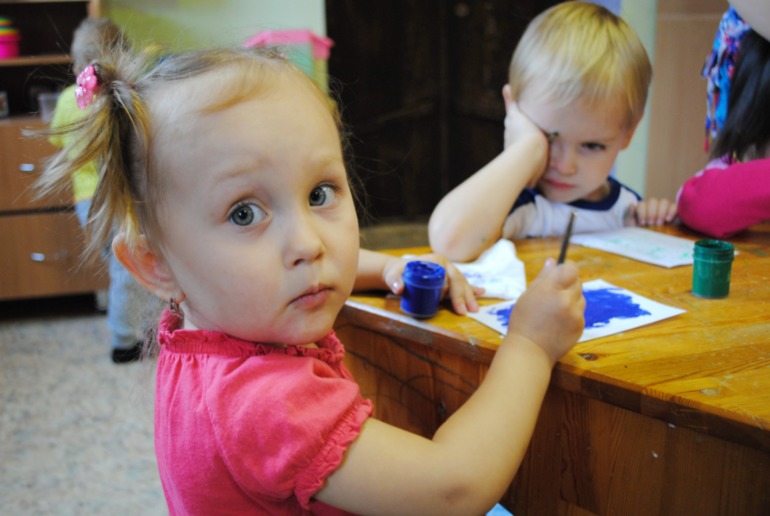 а я..РАБОТАЮ В САДУ!)))