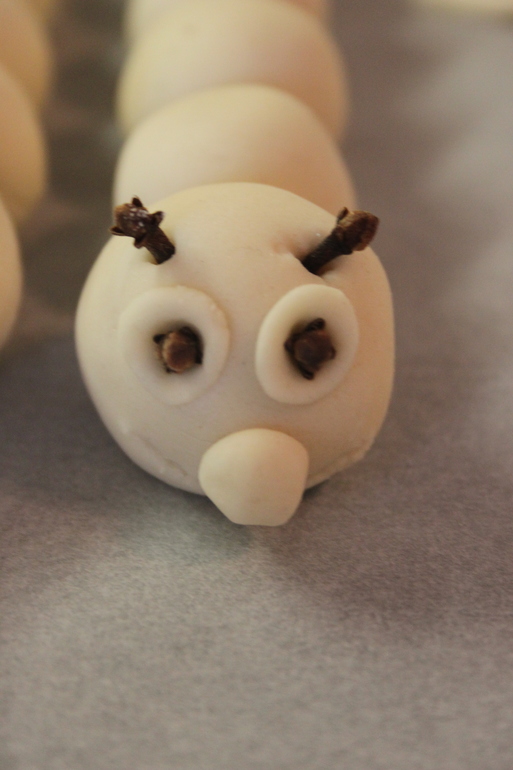 Соленое тесто. День второй. Гусеница.