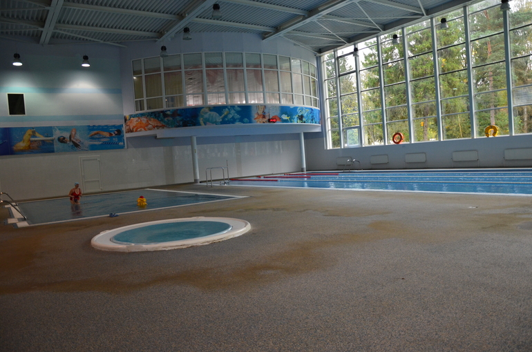 кино и бассейн.