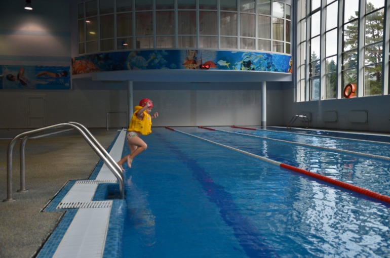 кино и бассейн.