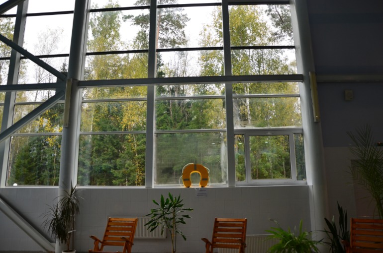 кино и бассейн.