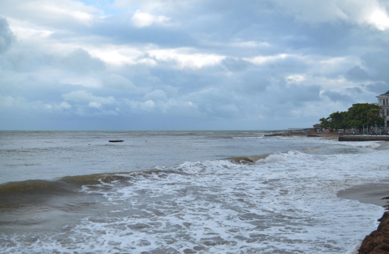 Евпатория.Набережная.На море шторм.